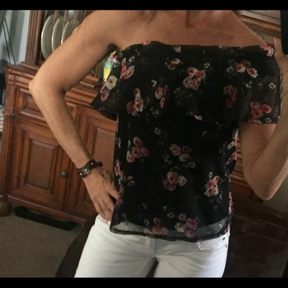 🌹Flirty one shoulder ruffle top!😍🌹 - Picture 8 of 8